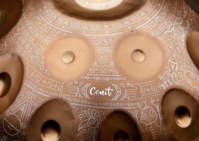Grabado dibujo maya en Handpan de Cenit